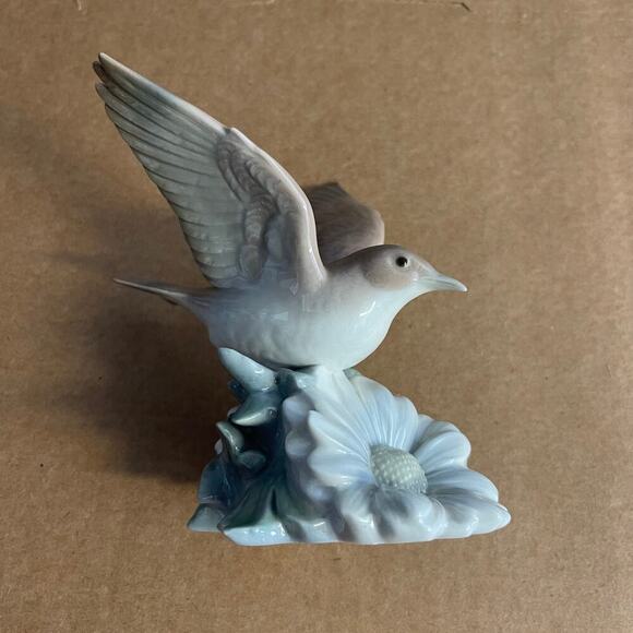LLadro 1981 Retired Fluttering Nightingale Bird Porcelain RARE Figurine - Picture 6 of 7